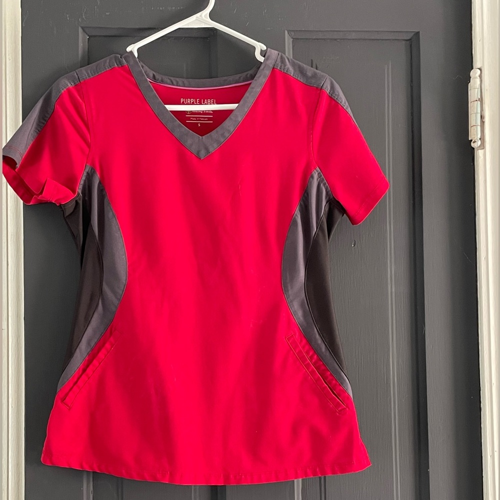 SMALL SCRUB TOP